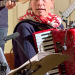 Foto: Frau mit Akkordeon